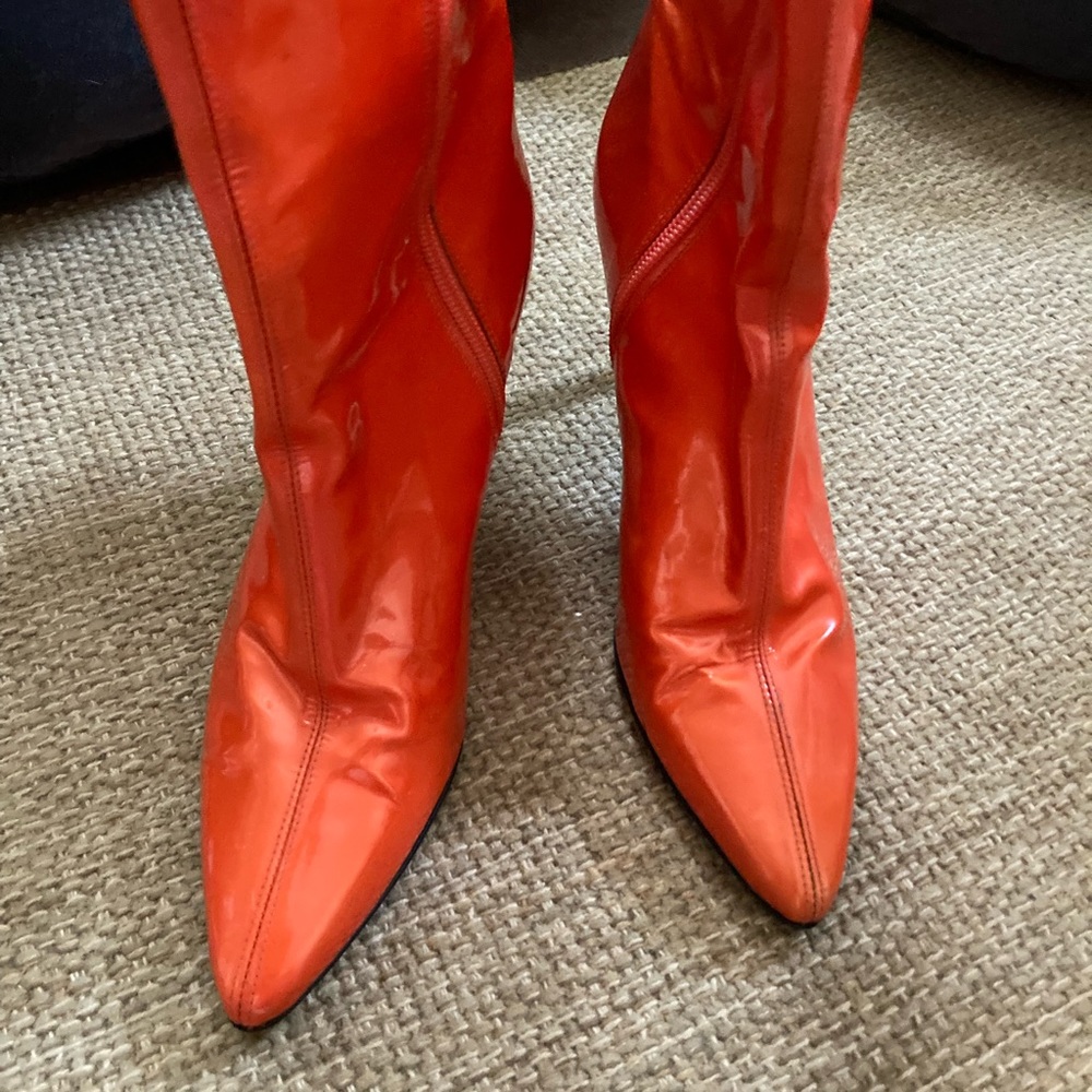 Stuart Weitzman RARE Vintage Orange Patent Leather Ankle Boots - Picture 6 of 10